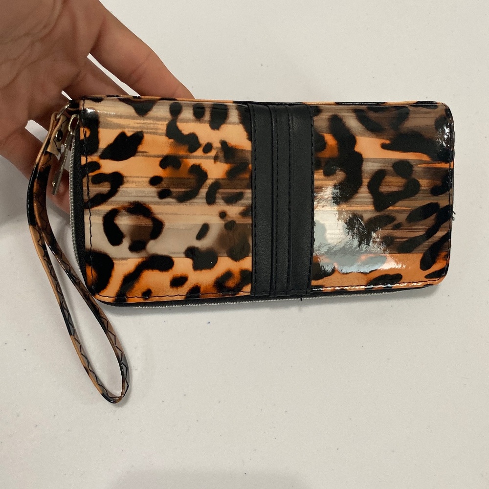 Animal print wallet wristlet nice black brown orange 100% polyurethane Nwot